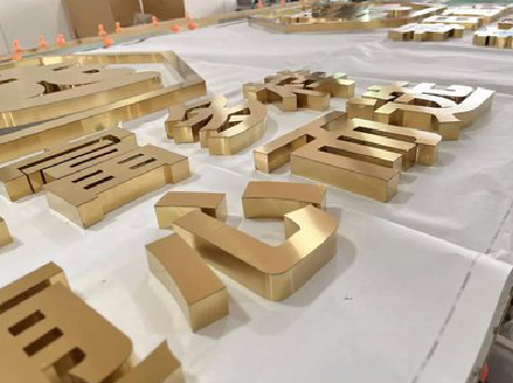 青川拉丝不锈钢字的特点。