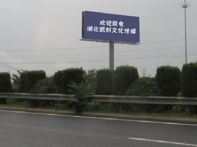 青川大型户外广告多久换一次？