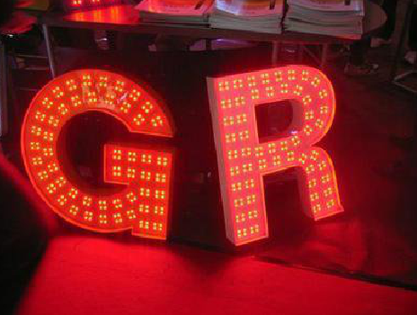 青川LED发光字常见的安装误区。