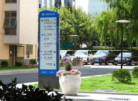 青川哪些因素影响宣传栏的制作？